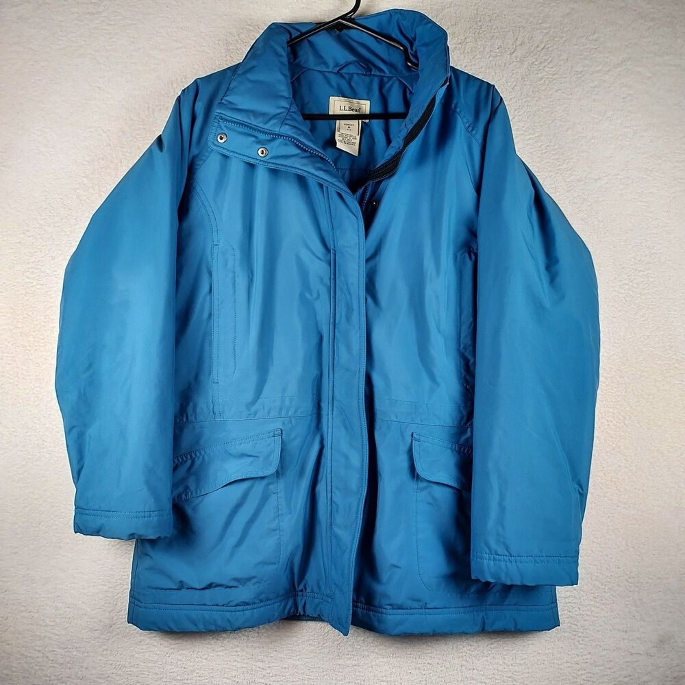 L.L. Bean Women's Blue Winter Coat Size Medium Zip Up Multiple Pockets